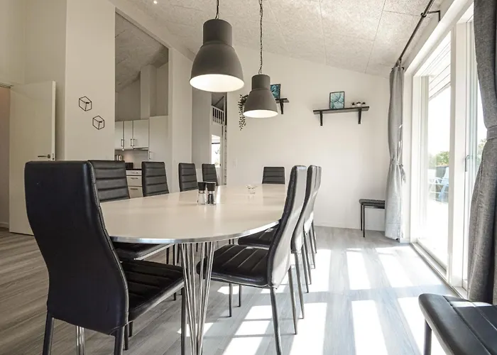 בית נופש Four-bedroom In *